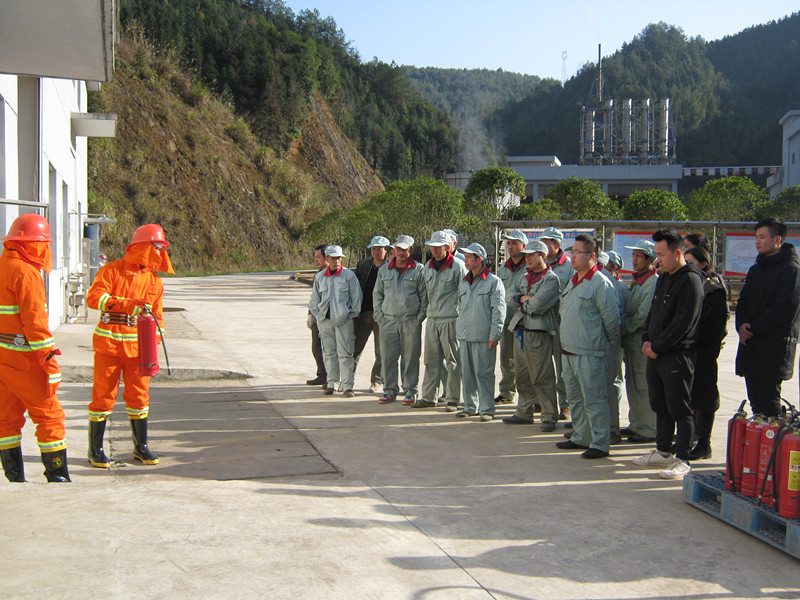 图为永宁科技消防器材使用示范现场.jpg